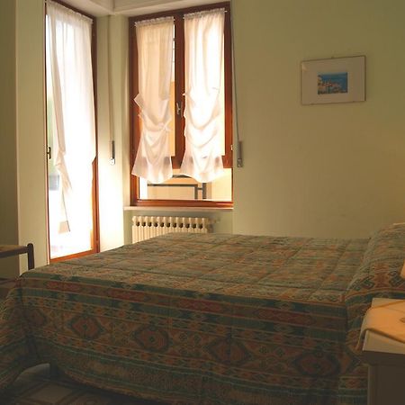 La Terrazza Tra Pini E Mare Apartment San Bartolomeo Al Mare Cameră foto