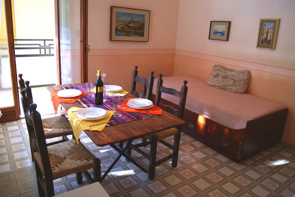 La Terrazza Tra Pini E Mare Apartment San Bartolomeo Al Mare Cameră foto