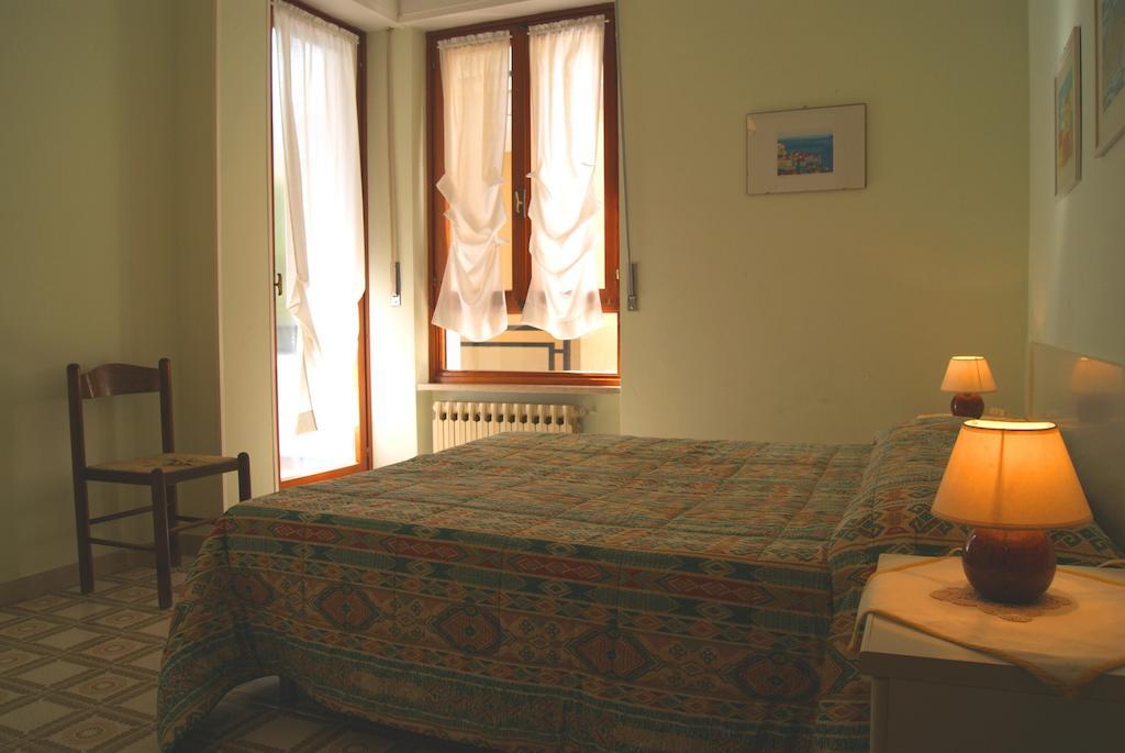 La Terrazza Tra Pini E Mare Apartment San Bartolomeo Al Mare Cameră foto